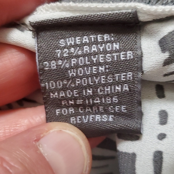 89th & Madison sweater with open back detail - Picture 10 of 12